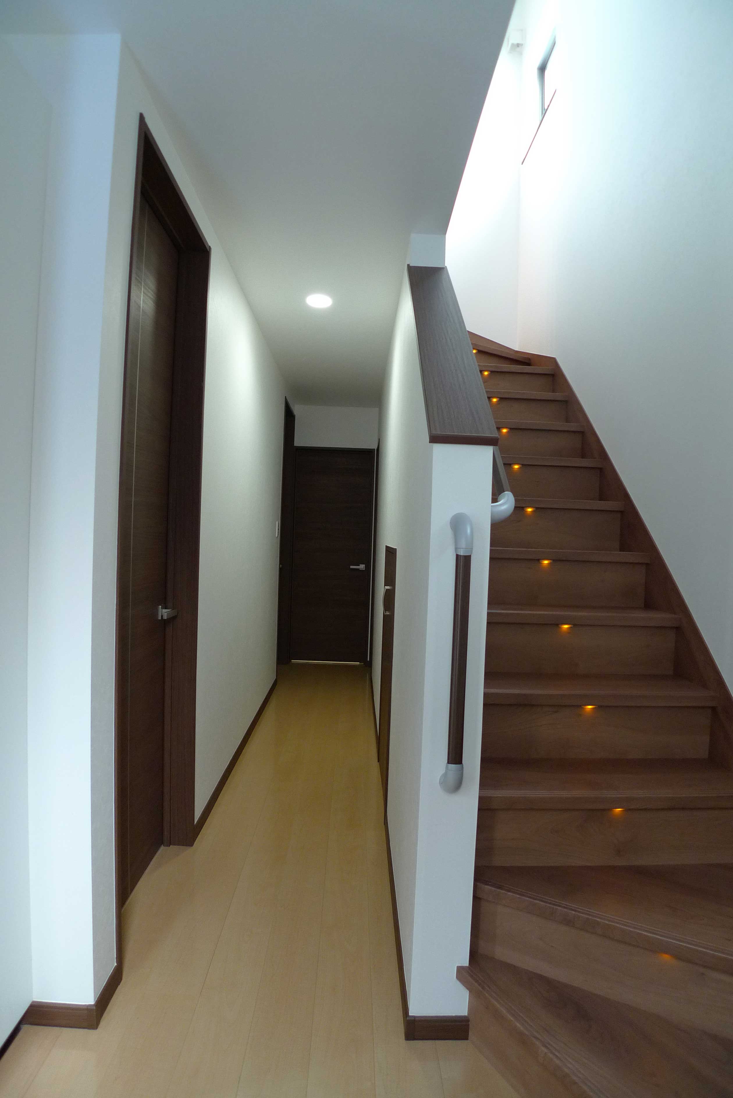 Gallery 08 - 3