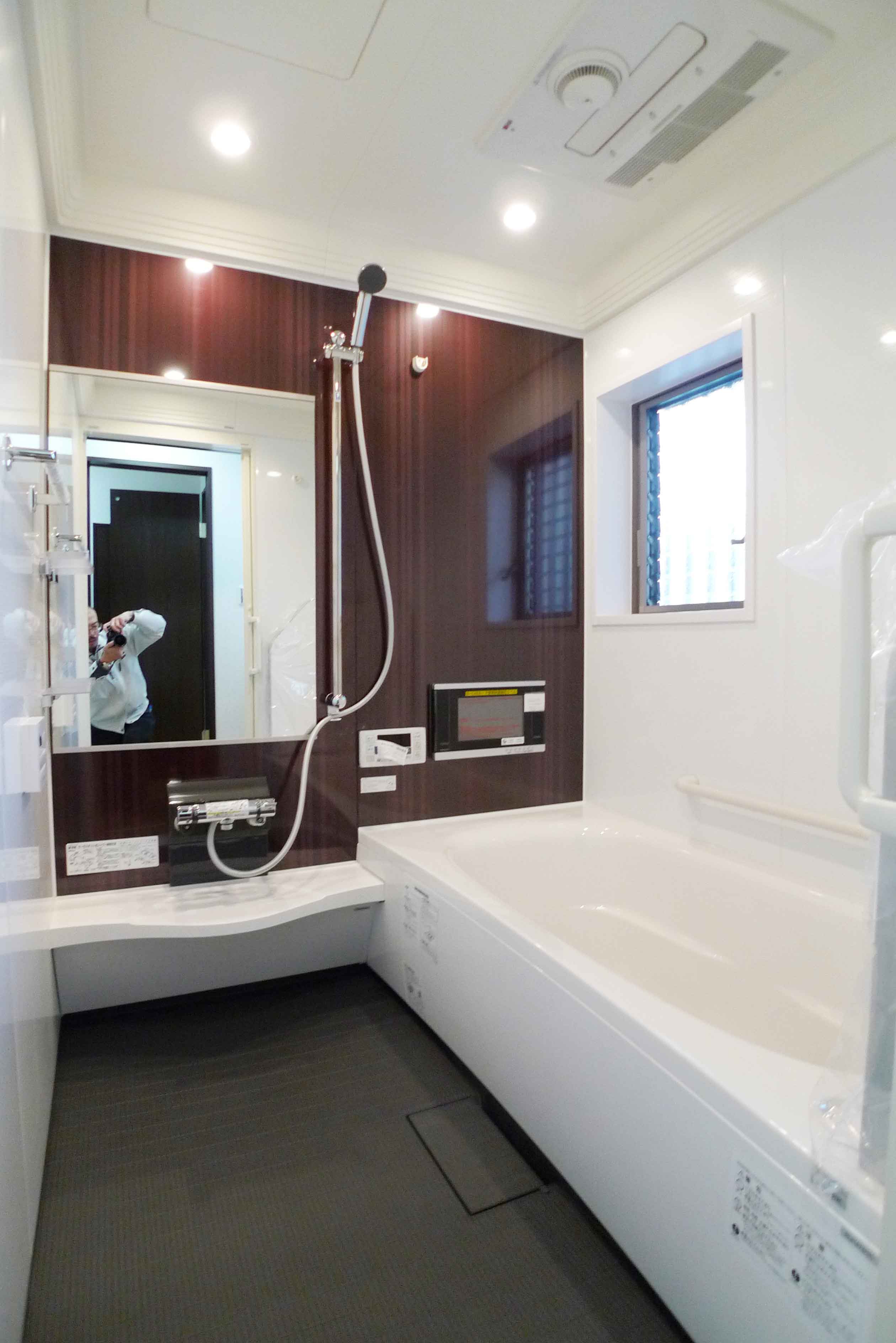 Gallery 27 - 5