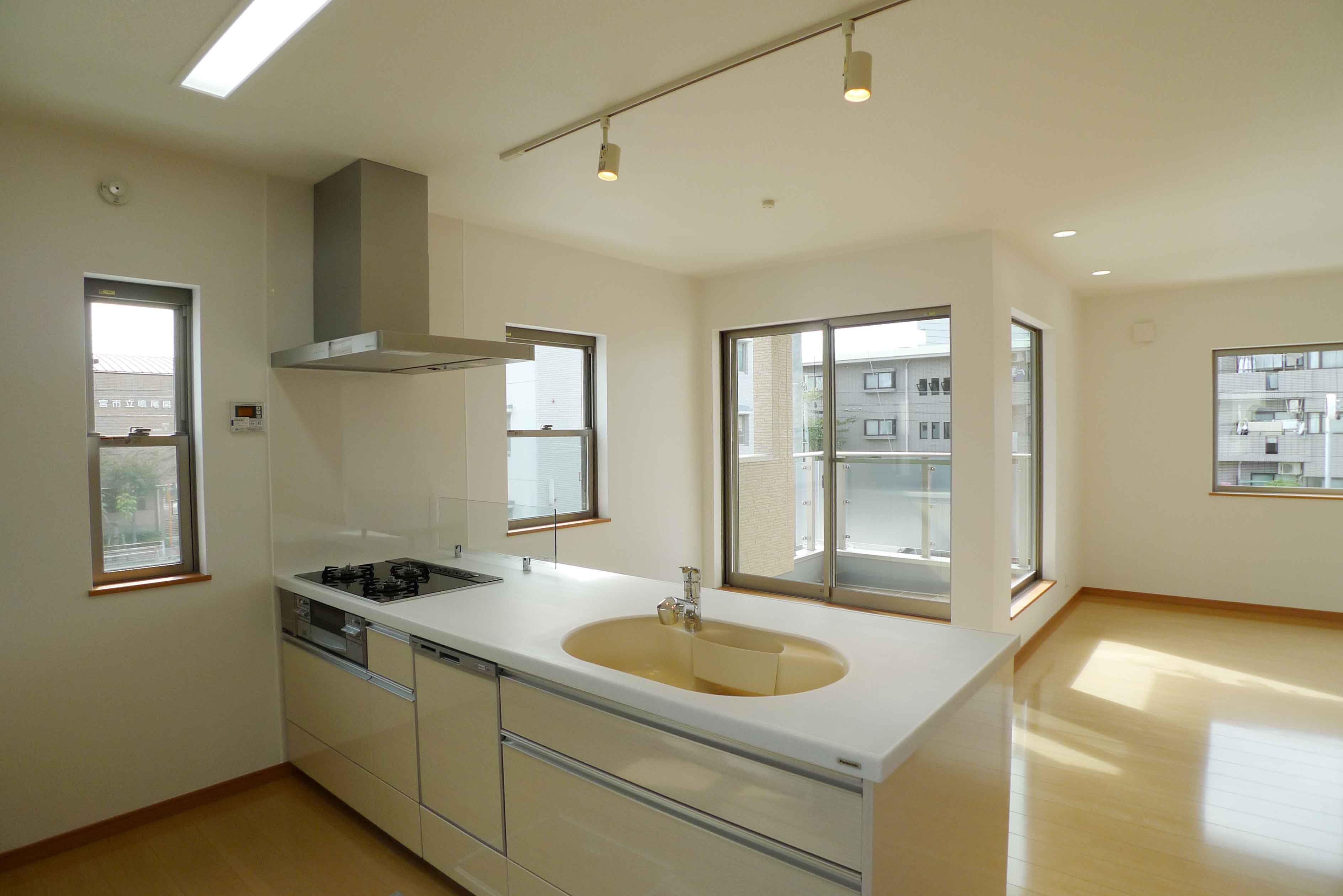 Gallery 32 - 3