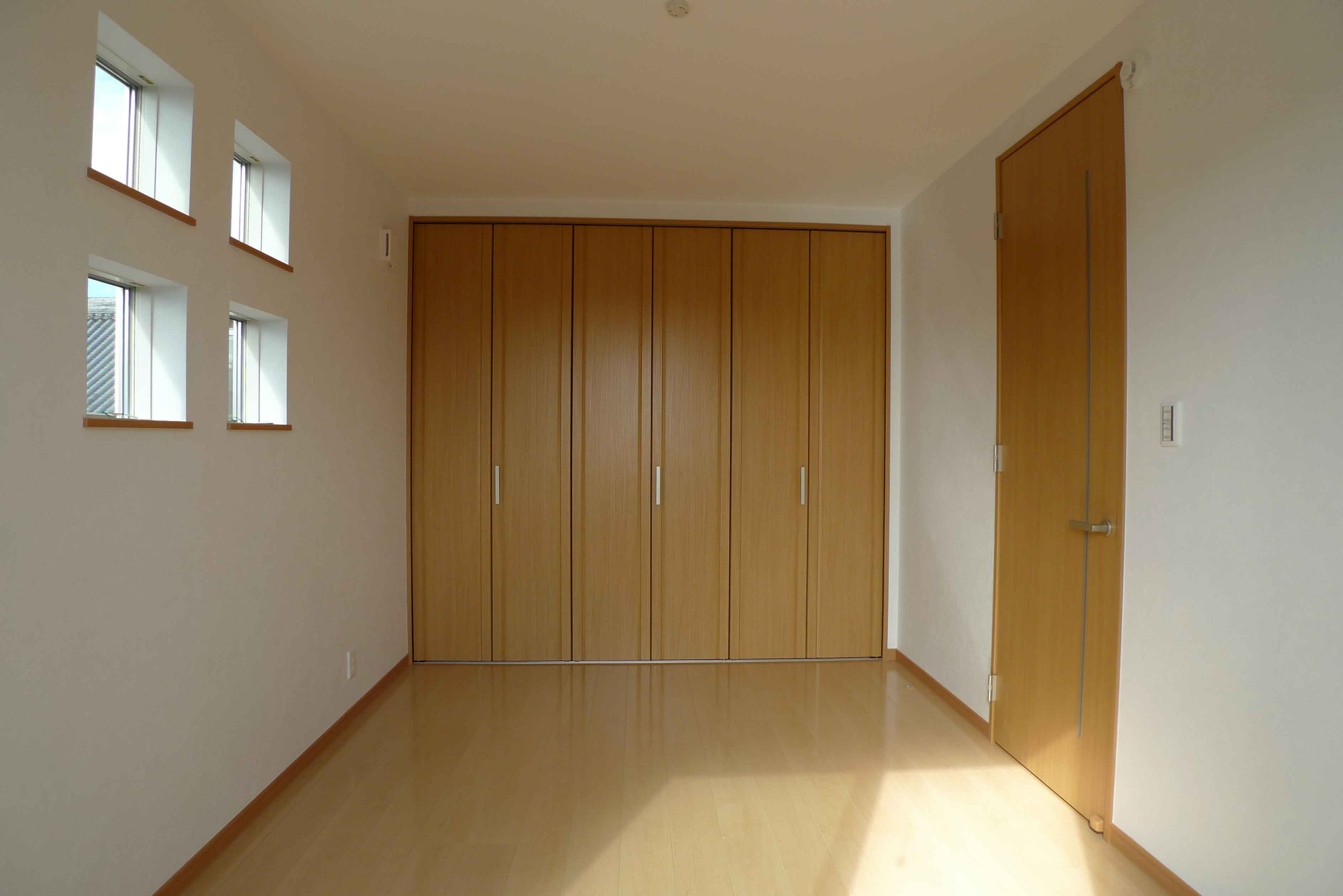 Gallery 32 - 4